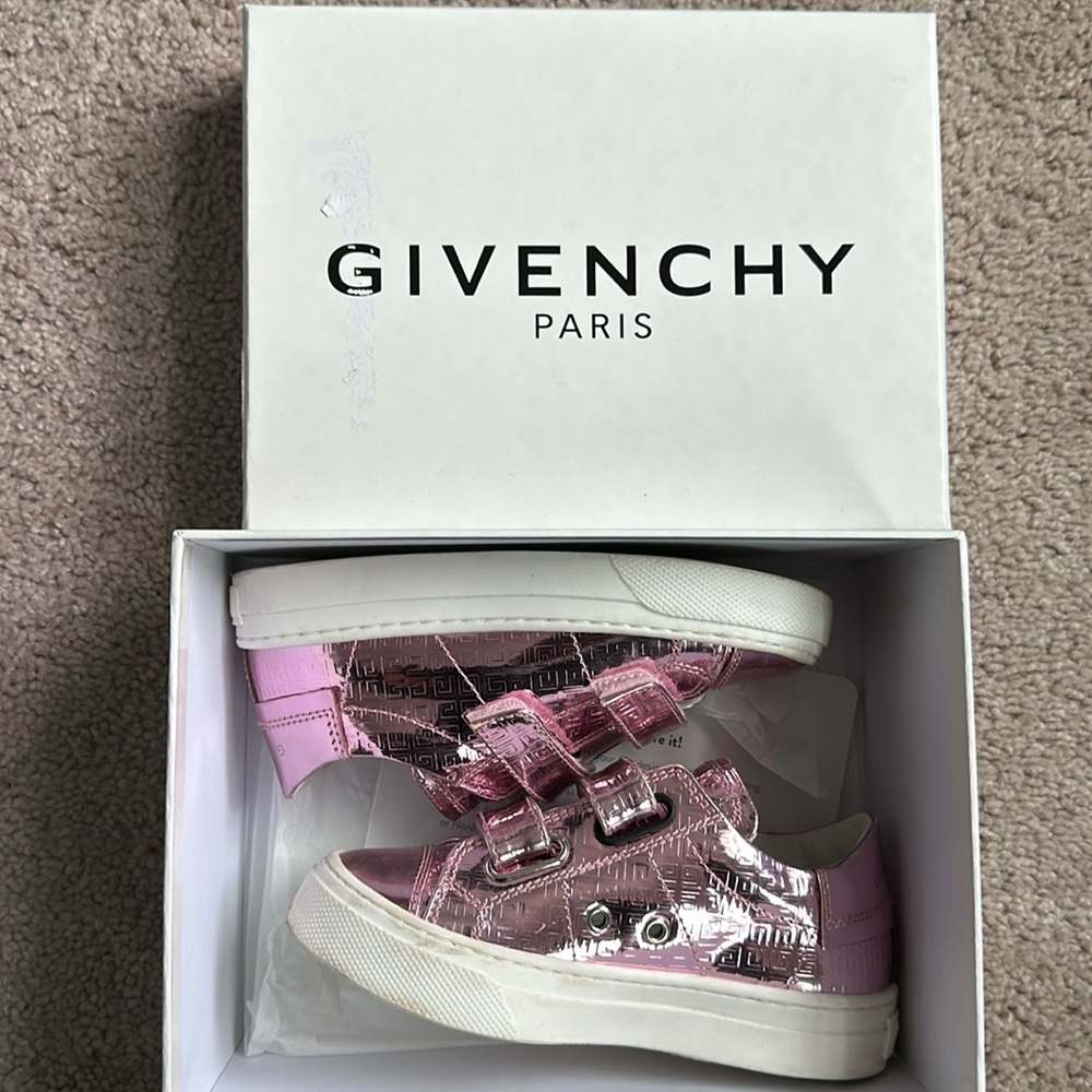 Kids sneakers